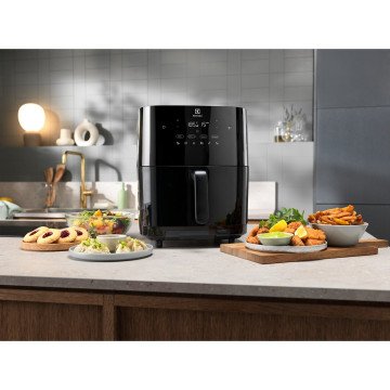 Electrolux EAF7SB Single 6.9 L Stand-alone 1700 W Hot air fryer Black Electrolux EAF7SB Single 6.9 L Stand-alone 1700 W Hot air fryer Black