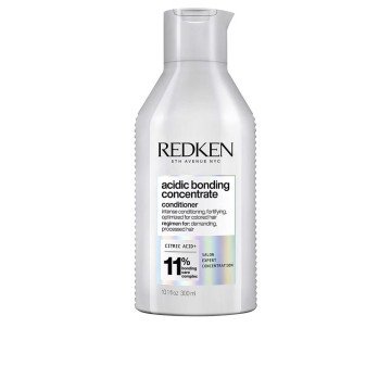 ACIDIC COLOR GLOSS conditioner enhances the shine of your color 300 ml ACIDIC COLOR GLOSS conditioner enhances the shine of your color 300 ml