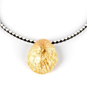 CALOBRA LUXE BLACK & WHITE necklace #shiny gold 1 u CALOBRA LUXE BLACK & WHITE necklace #shiny gold 1 u